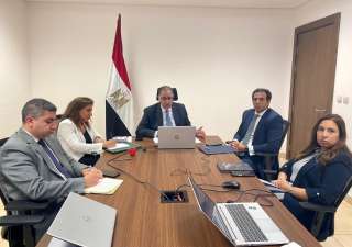 نائب وزير الخارجية يلتقي مجموعة من الشباب المصريين الدارسين بالخارج