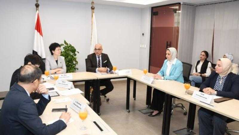 رئيس جامعة عين شمس يستقبل وفد جامعة بكين الأولى في مجال الاتصالات والحاسبات في الصين