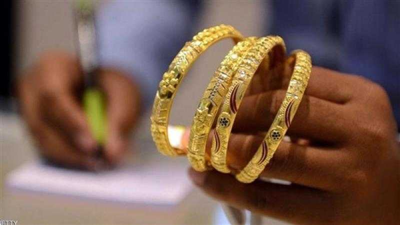 ضبط سيدة وزوجها بتهمة سرقة مشغولات ذهبية بالتجمع