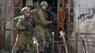 جيش الاحتلال يعتقل 16 فلسطينيا بالضفة الغربية