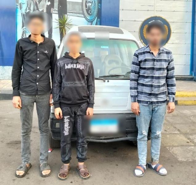 ضبط جزار وطالبين استعرضوا بسيارة فان فى الإسكندرية