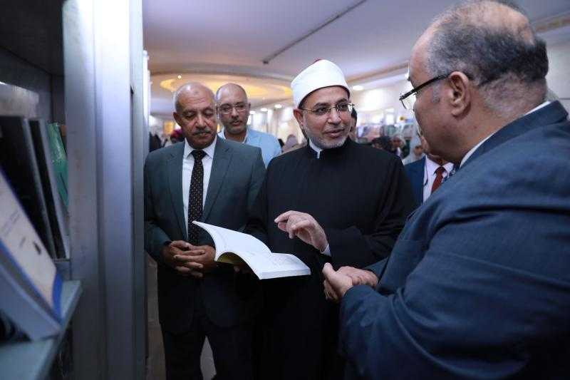رئيس جامعة الأزهر يفتتح معرض للكتاب بكلية الدراسات الإسلامية والعربية للبنات بمدينة نصر