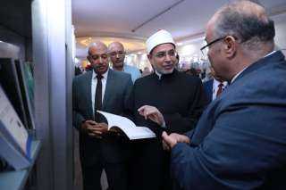 رئيس جامعة الأزهر يفتتح معرض للكتاب بكلية الدراسات... رئيس جامعة الأزهر يفتتح معرض للكتاب بكلية الدراسات الإسلامية والعربية للبنات بمدينة نصر