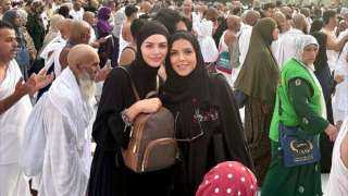 ناهد السباعي تؤدي العمرة برفقة هنادي مهنا