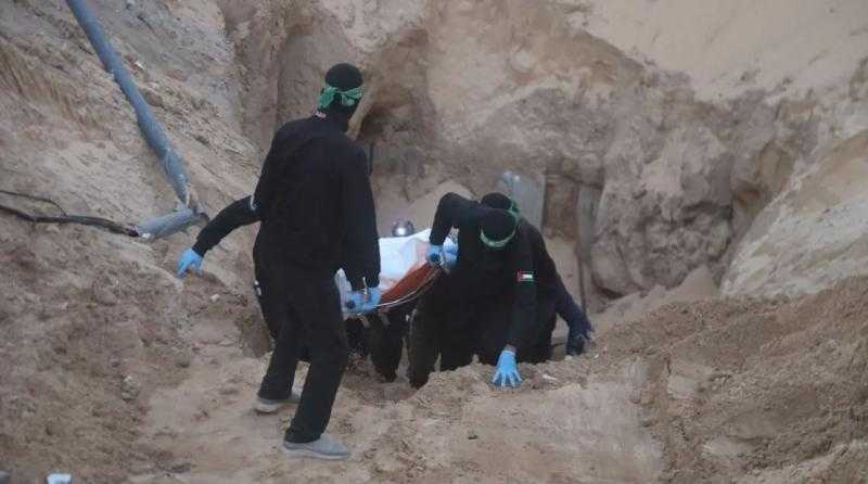 مسئول بحركة حماس: العثور على جثامين فلسطينيين بجانب رفات جندي إسرائيلي