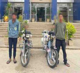 القبض على شابين استعرضا بدراجتين ناريتين على طريق... القبض على شابين استعرضا بدراجتين ناريتين على طريق سريع بالقاهرة