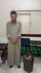 ضبط عاطل سرق أسطوانة بوتاجاز بالشرقية بعد تداول... ضبط عاطل سرق أسطوانة بوتاجاز بالشرقية بعد تداول فيديو الواقعة