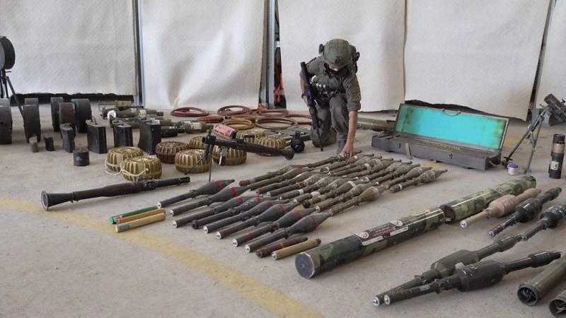 جيش الاحتلال يزعم العثور على مستودع أسلحة تابع لحماس ضمن منطقة الخط الأصفر