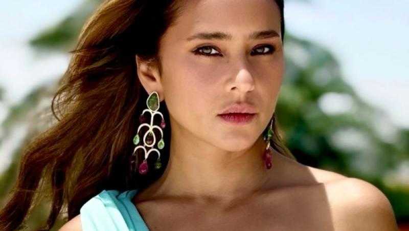 نيللي كريم تنفي ارتباطها بحارس مرمى وتكشف عن نظرتها للحب والفن في برنامج ”On The Road”