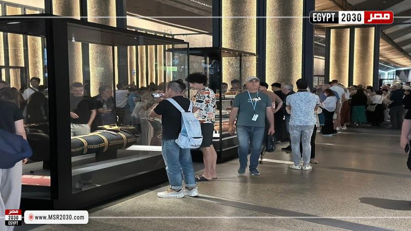 إقبال جماهيري كثيف في أول أيام استقبال الجمهور بالمتحف المصري الكبير