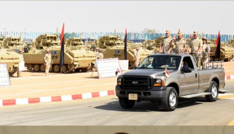 وزير الدفاع يشهد إجراءات تفتيش الحرب لأحد تشكيلات المنطقة المركزية العسكرية