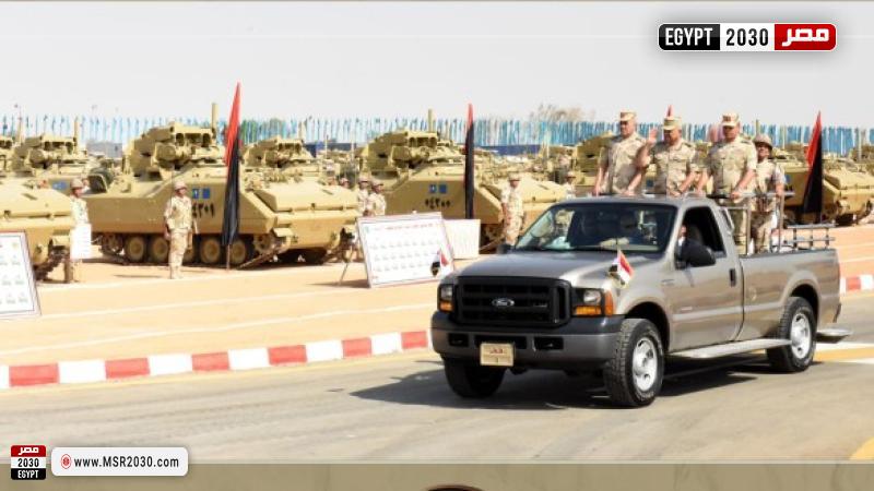 وزير الدفاع يشهد إجراءات تفتيش الحرب لأحد تشكيلات المنطقة المركزية العسكرية