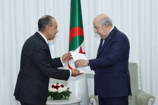 وزير الخارجية يسلم الرئيس الجزائري رسالة خطية من... وزير الخارجية يسلم الرئيس الجزائري رسالة خطية من الرئيس السيسي