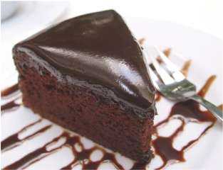 طريقة عمل كيكة بصوص الشكولاتة الهشة طريقة عمل كيكة بصوص الشكولاتة الهشة