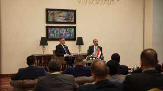 وزير الخارجية يلتقي أعضاء الجالية المصرية في الجزائر وزير الخارجية يلتقي أعضاء الجالية المصرية في الجزائر