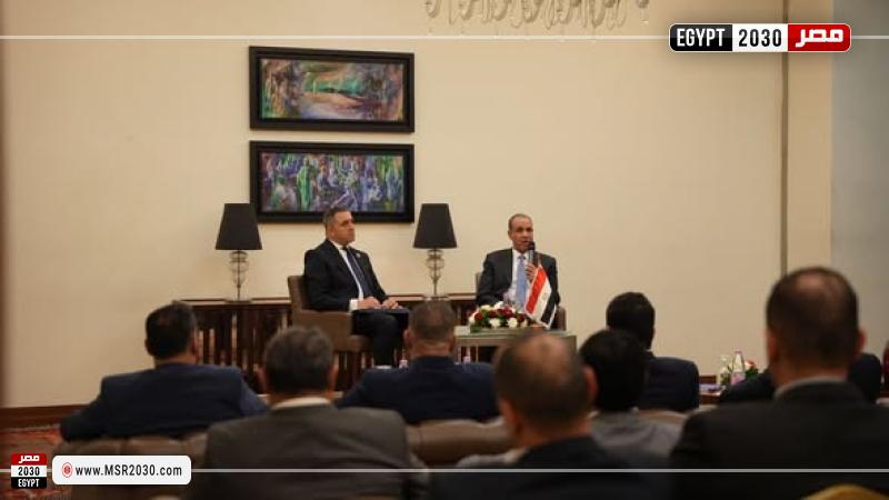 وزير الخارجية يلتقي أعضاء الجالية المصرية في الجزائر