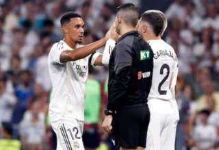 روي كين يفتح النار على جماهير ليفربول: «ازدواجية... روي كين يفتح النار على جماهير ليفربول: «ازدواجية وغياب احترام»