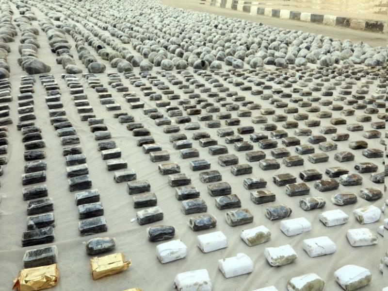 ضبط 3 عناصر جنائية بحوزتهم 3 أطنان مخدرات بقيمة 225 مليون جنيه بالسويس