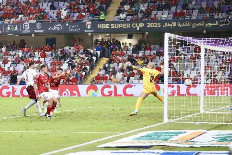 جراديشار يسجل الهدف الثاني للأهلي في شباك سيراميكا كليوباترا