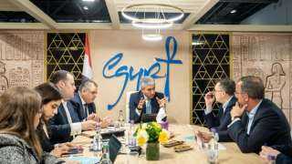 وزير السياحة والآثار يعقد سلسلة لقاءات مهنية مع مسئولي عدد من شركات الطيران العالمية