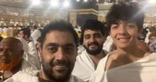 أحمد فلوكس يؤدي مناسك العمرة برفقة نجله ويشارك... أحمد فلوكس يؤدي مناسك العمرة برفقة نجله ويشارك اللحظات الروحانية مع متابعيه