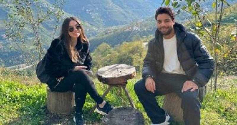 أحمد جمال يشارك لحظات من شهر العسل مع زوجته فرح الموجي