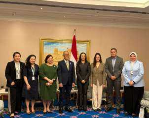 وزيرة التضامن تلتقي وزير الأسرة والتنمية السنغافورة على... وزيرة التضامن تلتقي وزير الأسرة والتنمية السنغافورة على هامش مؤتمر القمة العالمية بالدوحة