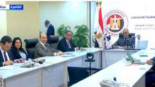 المصريون في الكويت يقفون أمام لجان انتخابات مجلس... المصريون في الكويت يقفون أمام لجان انتخابات مجلس النواب من 7 صباحا