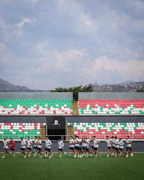 الأهلي يخوض مرانه على ملعب الكريكيت في أبو ظبي استعدادًا لموقعة الزمالك بنهائي السوبر