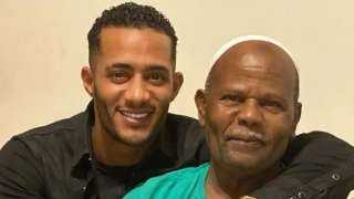 كان راجل طيب .محمد إمام ينعى والد محمد... كان راجل طيب .محمد إمام ينعى والد محمد رمضان