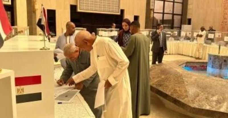 إقبال كثيف للمصريين في الخارج على التصويت بالسعودية في اليوم الثاني من المرحلة الأولى للانتخابات البرلمانية