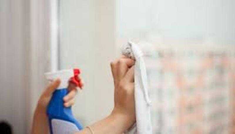 بمكونات طبيعية.. خلطة سحرية لتلميع الزجاج