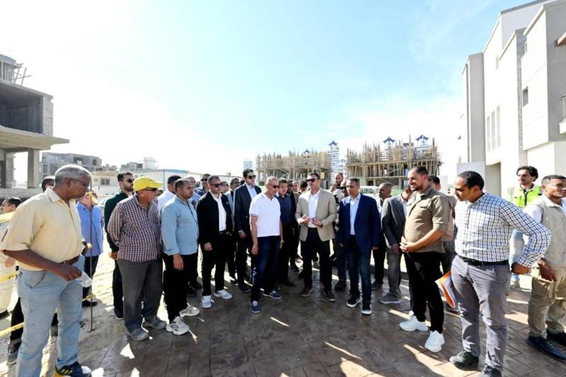 جانب من جولة وزير الإسكان