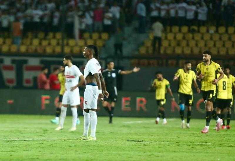 أحمد عبد الرؤوف يعقد محاضرة فنية للاعبي الزمالك قبل المران الختامي استعدادًا لنهائي السوبر المصري أمام الأهلي