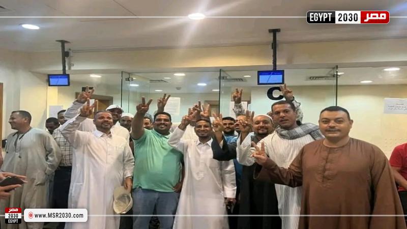 المصريون في قطر يتوافدون على مقر السفارة المصرية للمشاركة بانتخابات النواب