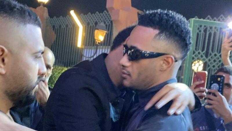 محمد رمضان يقدم واجب العزاء في السيناريست أحمد عبد الله