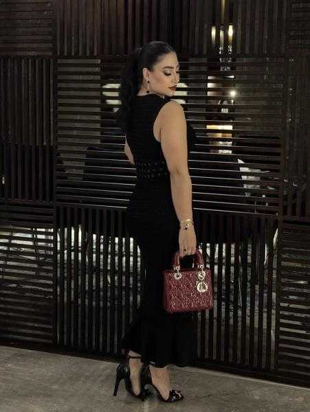 بوسي تخطف الأنظار بإطلالة كلاسيكية أنيقة في أحدث ظهور عبر ”إنستجرام”