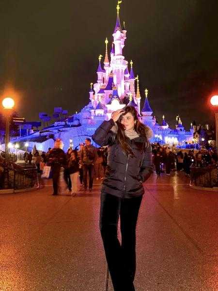 في شوارع أوروبا..أحدث ظهور للفنانة ياسمين عبدالعزيز