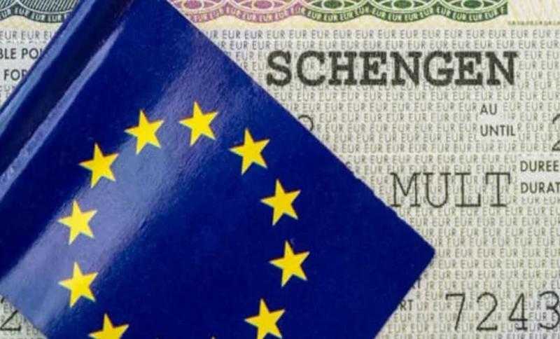 الاتحاد الأوروبي يوقف تأشيرات الدخول المتعددة للمواطنين الروس