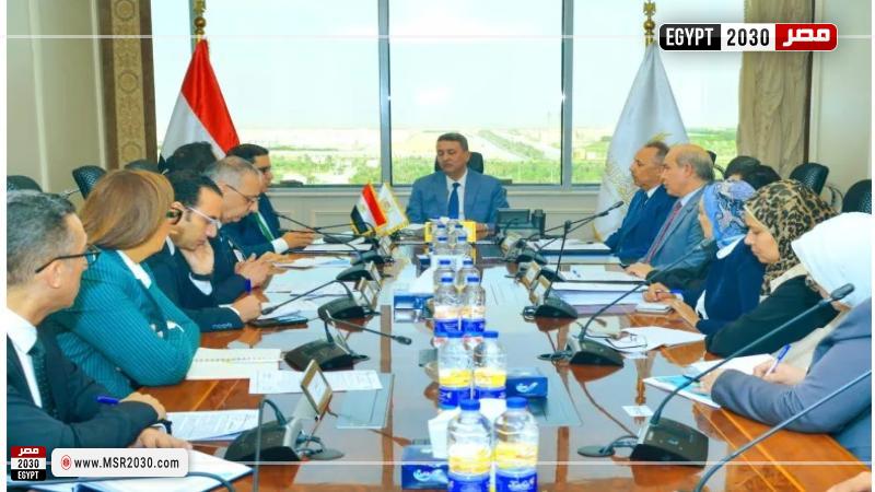 اللواء وليد أبو المجد خلال الاجتماع