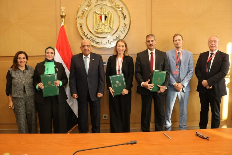 وزير الكهرباء يشهد توقيع اتفاقية بـ50 مليون يورو بين مصر وألمانيا لتمويل خطوط ربط محطتين للرياح