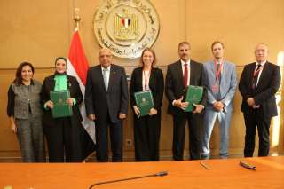 وزير الكهرباء يشهد توقيع اتفاقية بـ50 مليون يورو... وزير الكهرباء يشهد توقيع اتفاقية بـ50 مليون يورو بين مصر وألمانيا لتمويل خطوط ربط محطتين للرياح