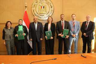 وزير الكهرباء يشهد توقيع اتفاقية بـ50 مليون يورو... وزير الكهرباء يشهد توقيع اتفاقية بـ50 مليون يورو بين مصر وألمانيا لتمويل خطوط ربط محطتين للرياح