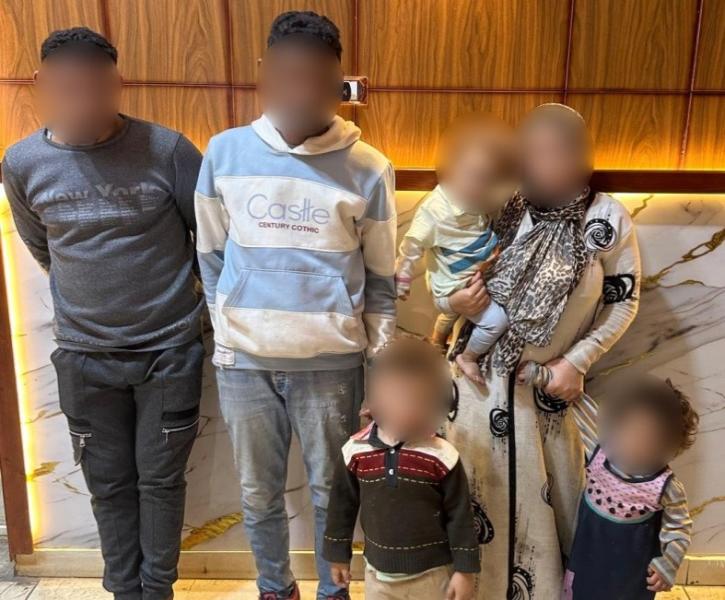 الداخلية تكشف تفاصيل فيديو أم تركت أطفالها الثلاثة في الشارع