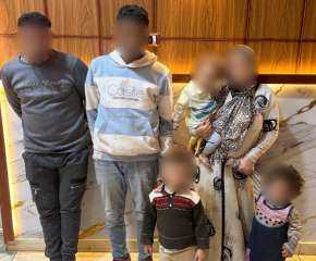 الداخلية تكشف تفاصيل فيديو أم تركت أطفالها الثلاثة... الداخلية تكشف تفاصيل فيديو أم تركت أطفالها الثلاثة في الشارع