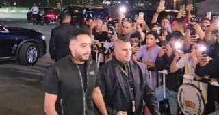 وصول الفنان عصام السقا عزاء والد محمد رمضان وصول الفنان عصام السقا عزاء والد محمد رمضان