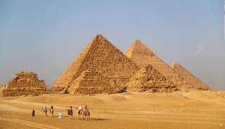 إخلاء سبيل 3 سائحين بعد تجردهم من الملابس... إخلاء سبيل 3 سائحين بعد تجردهم من الملابس بالمنطقة الأثرية