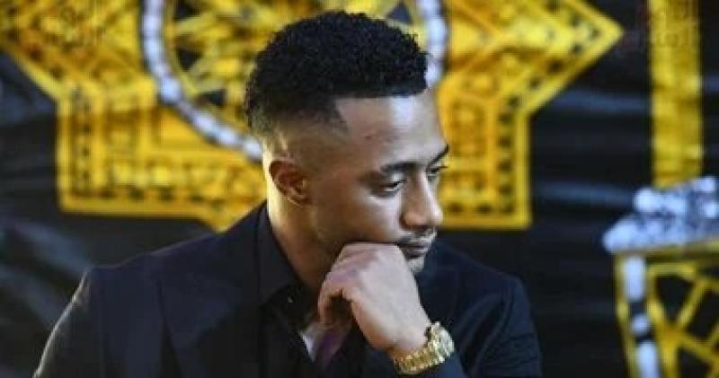 محمد سعد وأشرف زكي وسيد رجب يحضرون عزاء والد محمد رمضان