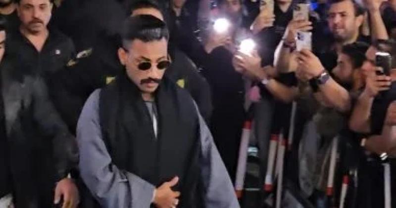 شبيه محمد رمضان من العزاء
