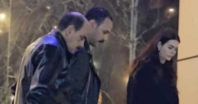 هنادي مهنا وأحمد خالد صالح ينفيان شائعة انفصالهما بحضور عزاء والد محمد رمضان